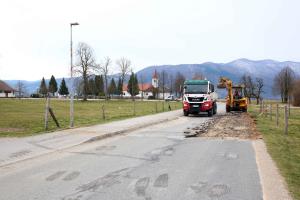 PRENOVA CESTE CERKNICA DOLENJE JEZERO 01 FOTO LJUBO VUKELIČ